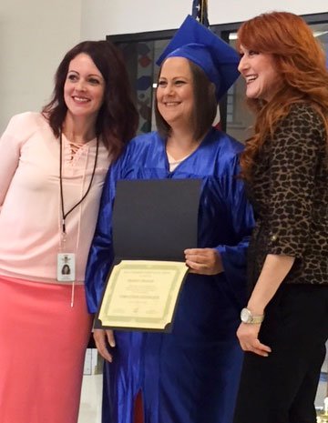 OklaDOC's tweet photo. 1st class of female inmates to graduate from the cosmetology program through RISE. RISE stands for Re-Entry Investment/Student Education. Sixteen students started the program on March 27, 2017. https://t.co/QFwYKXGgGJ