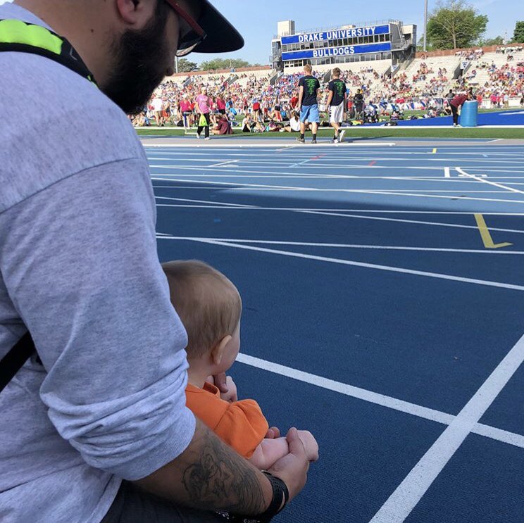 CoachDavidson5's tweet image. My baby girl stepping on the blue track for the first of hopefully many many times! She loves cheering on her teammates ❤️#LorelaiAnn #Hurdles #FuturePHawk #ighsau