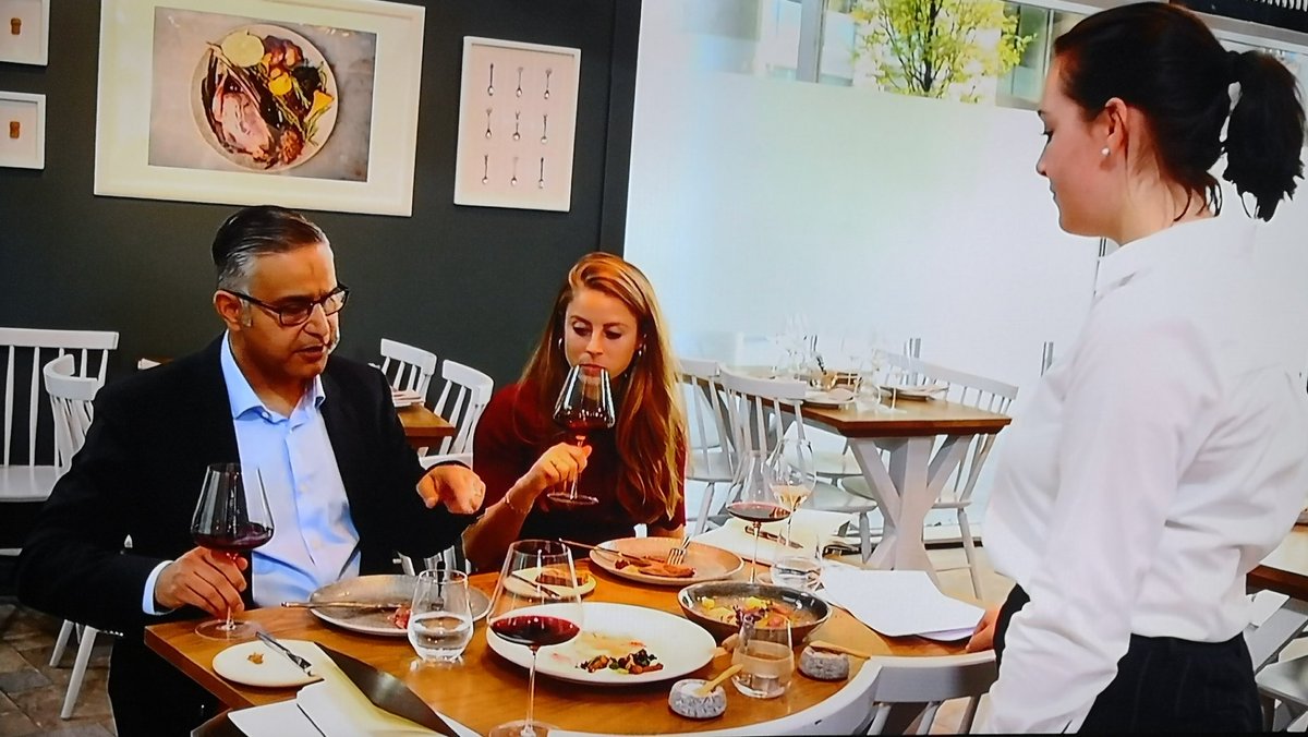 GreatBritWine's tweet photo. Really enjoying #MillionPoundMenu on #BBC2 tonight. Great to see red #EnglishWine getting some exposure, we spotted @Polgoon Rondo and @gusbourne Pinot Noir. Top effort from @HansomLambert tonight. https://t.co/VQQmhdIbnE