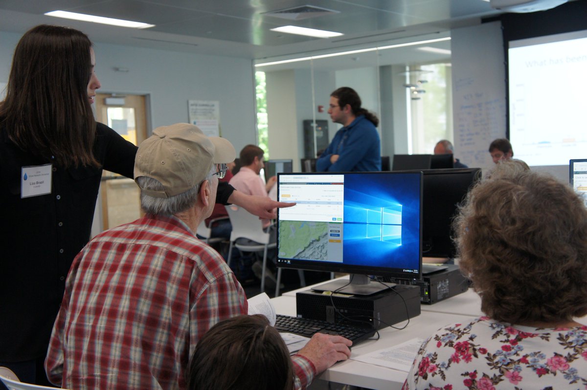 PSUEarth's tweet photo. An afternoon computer module showed #ShaleNetwork workshop participants data and tools available to monitor and investigate #MarcellusShale related spills. The workshop continues Friday. @BrantleyPSU @CUAHSI https://t.co/4q2oPG4WgW