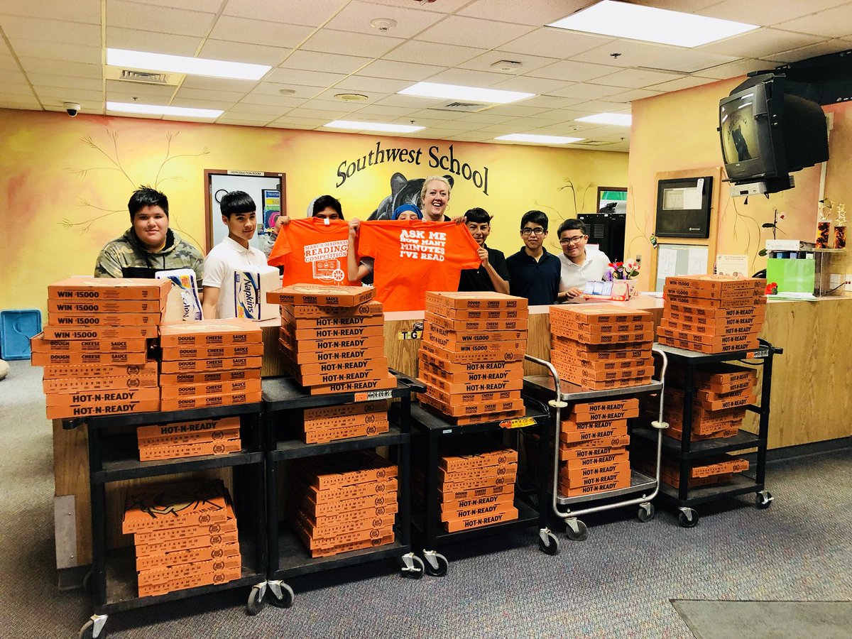 RSD66Reads's tweet photo. Pizza party celebration for our top readers from March Madness! @myONreader @RooseveltESD66 https://t.co/tNVN5QFCzL