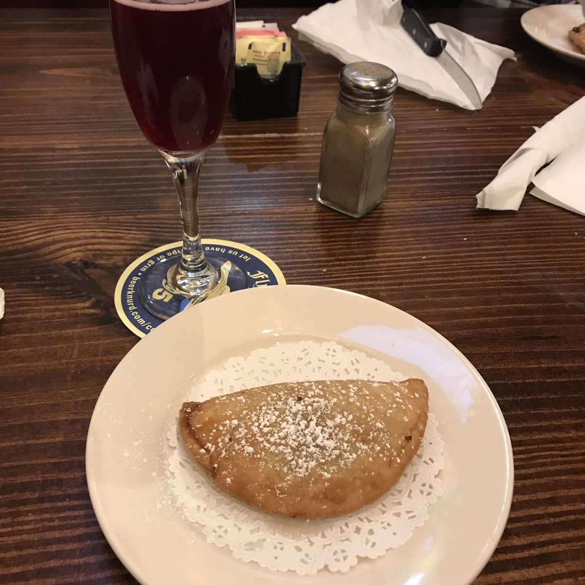 Fried pecan pie &amp; <a href="/LindemansBeers/">Lindemans Brewery</a> Framboise <a href="/FlyingSaucerMem/">Flying Saucer Mem</a> #Memphis last Thursday
