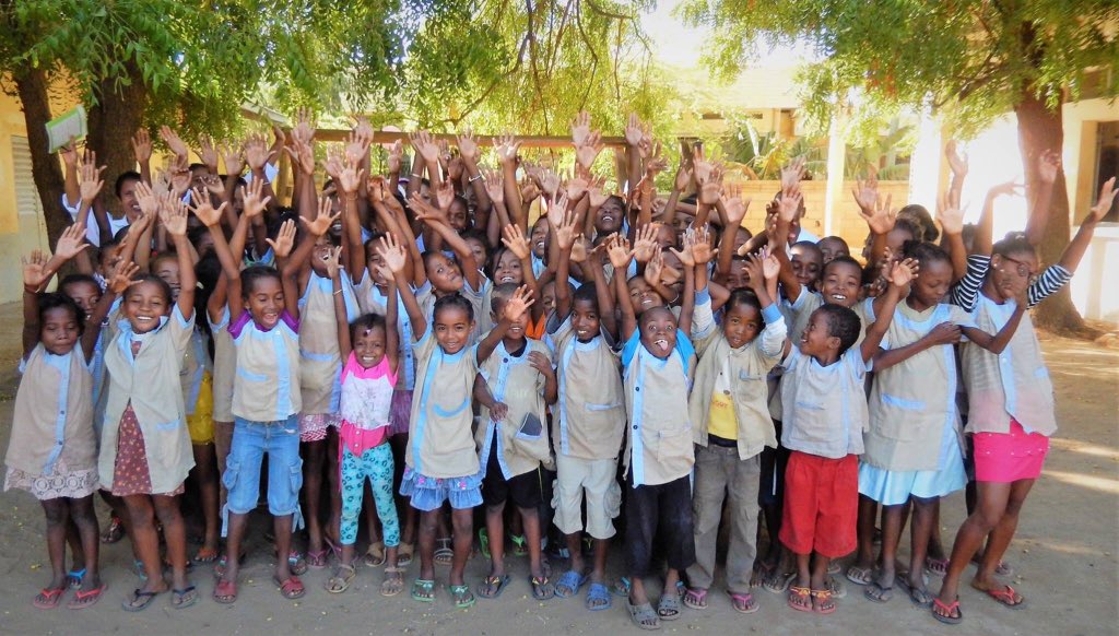 orkydea's tweet photo. Voilà
La mia ventunesima area giochi per i bimbi poveri
Alla EPP Tsimenatse di Toliara

#oredigioco #oredorate #oreafricane https://t.co/e5zYULySOD