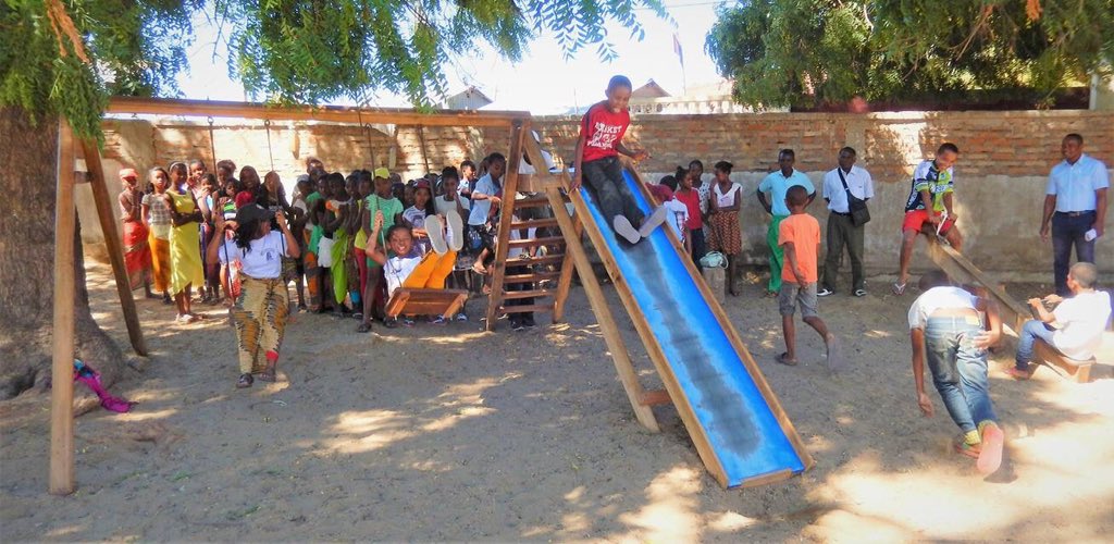 orkydea's tweet photo. Voilà
La mia ventiduesima area giochi per i bimbi poveri
Alla EPP Betania Centre di Toliara

#oredigioco #oredorate #oreafricane https://t.co/NQhuX8W3Yz