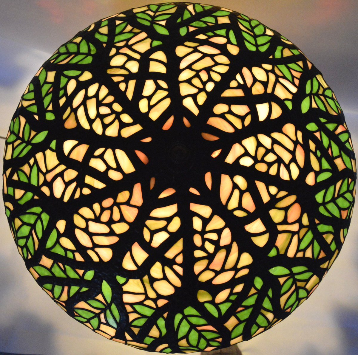 righttime_2sell's tweet photo. Just gorgeous and so unique! on eBay now! #tiffanystylelamp #tiffanylamp #stainedglass https://t.co/M9w27WV8e1 via @eBaySellers_UK https://t.co/iVOSOHbGsr