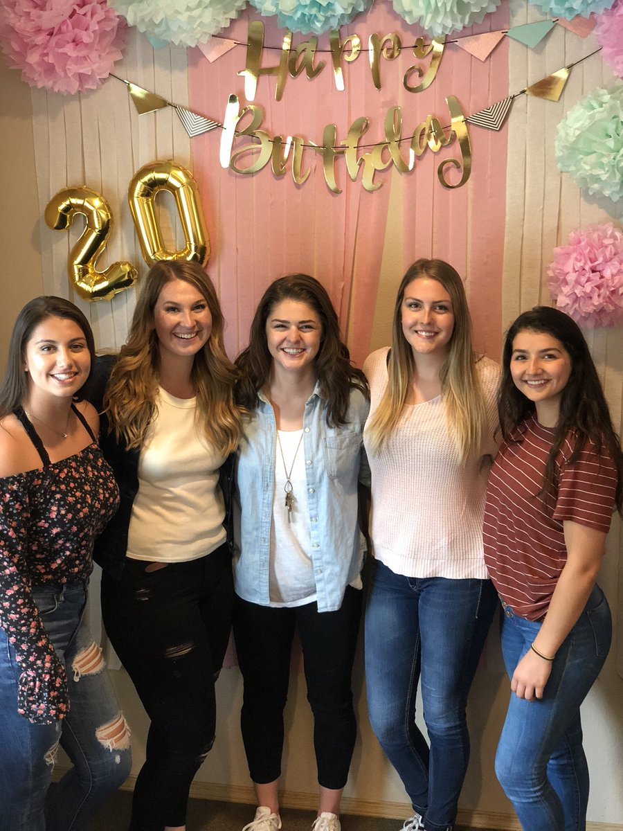 4Wilmes's tweet photo. I’m going to miss these girls so much next year!!! https://t.co/0P03nScjGk