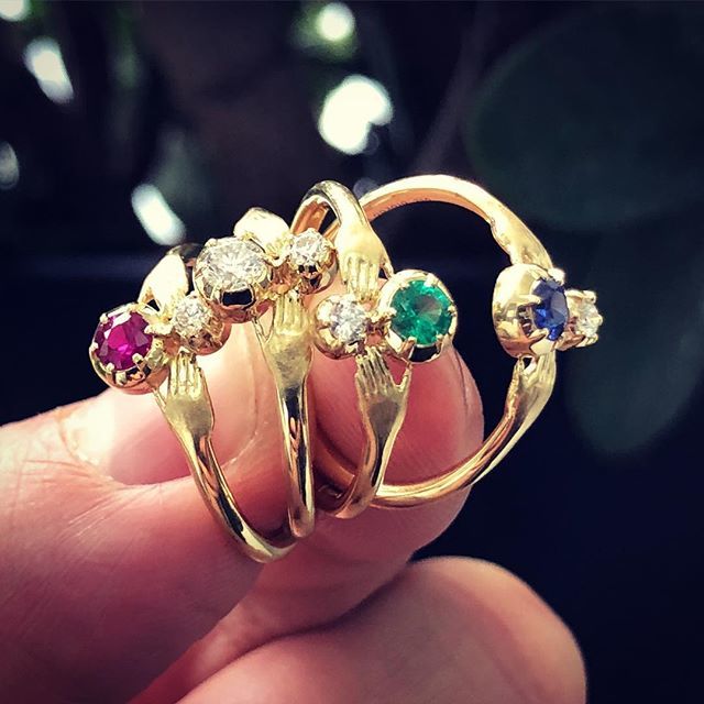 AnthonyLent's tweet photo. A show of hands please 🙌
.
.
.
#luxurywithaface #hands #tiny #emerald #sapphire #ruby #diamond #cutdown #georgiansetting https://t.co/s46KZOylJJ