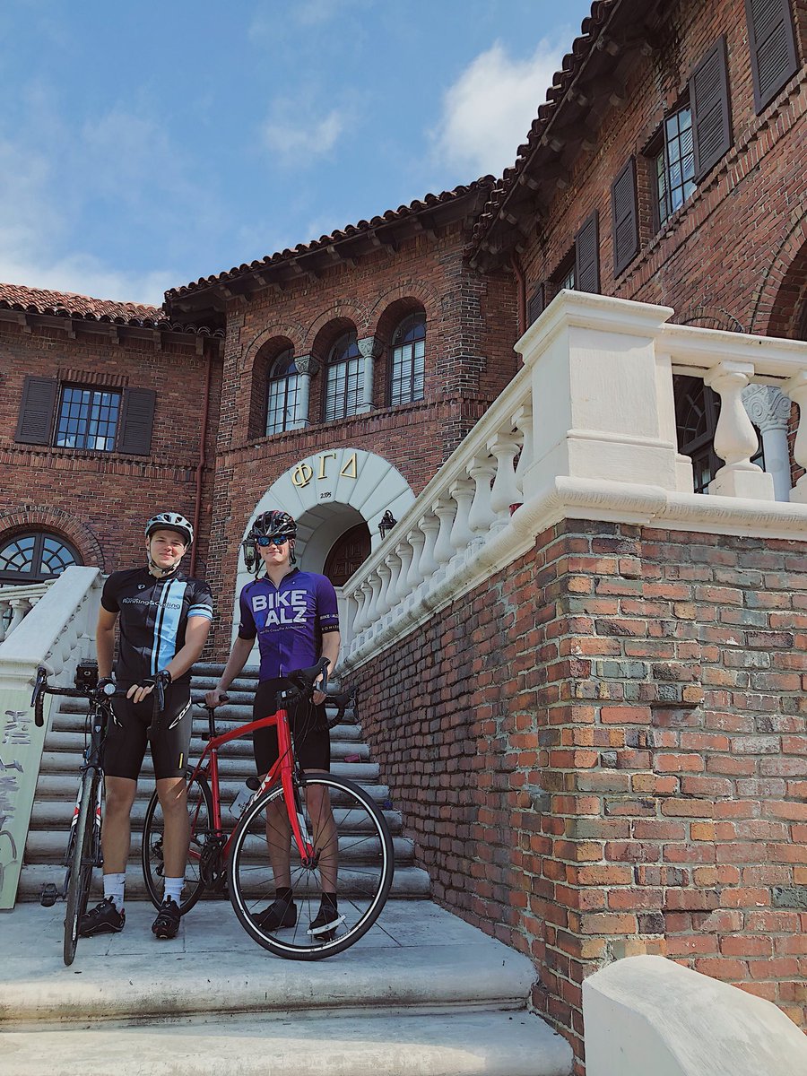 Bike4Alz's tweet photo. California, you’ve been good to us so far! ☀️
30 mile practice day with a beautiful view of the Bay Bridge!🚴🏼‍♂️
We officially start our ride in San Francisco tomorrow!🌉
Everyone get hyped because #WheelTeamSix is coming to a city near you!
#EndAlz https://t.co/ZKcW5h3q4M