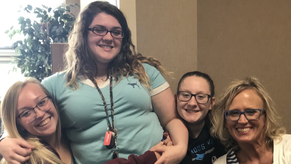 M_edwards00's tweet photo. The sushi club right here 👇🏻👇🏻👇🏻👇🏻@shaaynaababe @its_michaela_yo @abanister143 #learningto❤️🍱 https://t.co/my3RYqHlXR