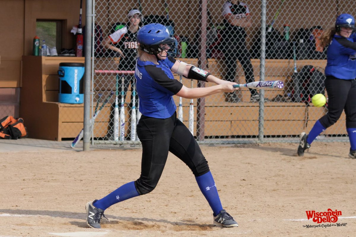Lots of action in the Eastview vs Farmington softball games! FREE photo downloads thanks to <a href="/wisdells/">Dai Ca</a>!

Varsity: bit.ly/2IOSzdy
JV: bit.ly/2Gtd6yR