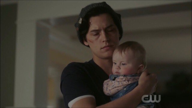 BugheadJones___'s tweet image. bughead with babies are everything 👨‍👩‍👧‍👧💘 #Bughead #Riverdale