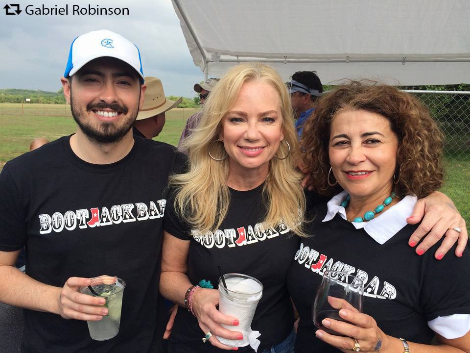 bootjackbar's tweet photo. Cold Beer, Crawfish &amp; Good Friends! 😍 Sounds like we've got your Saturday planned! Join us at 3pm for all-you-can-eat crawfish by the Nutty Pig Food Truck! #crawfish #friends #bootjackbar https://t.co/0pkDoGyVkJ