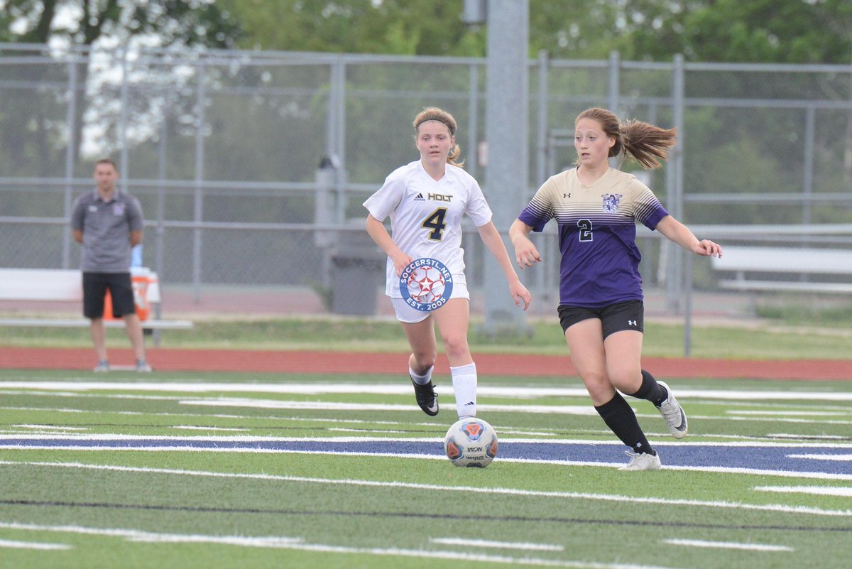 SoccerSTL's tweet photo. Scoreless at halftime between @Holt_Soccer and @TBHSSoccer https://t.co/oS67OtE9gV