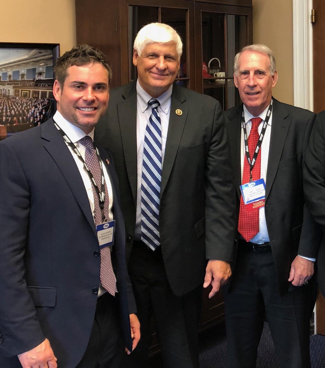 ZachSantmyer's tweet photo. Despite the rain, it was a great day on The Hill! #PMAADay #DrivingOhioForward @boblatta @SantmyerOil https://t.co/5mv1Sy069Y