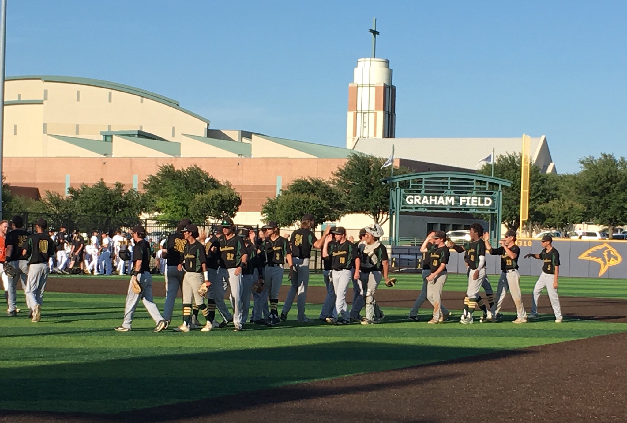 Dallas College Brookhaven Campus Athletics on X: The postseason postgame  handshake line & then huddle as @brookhaven @haven_baseball wins 5-3!  Congratulations @CoachRains20 & @SkylarSillivent for advancing in the  winners bracket of the