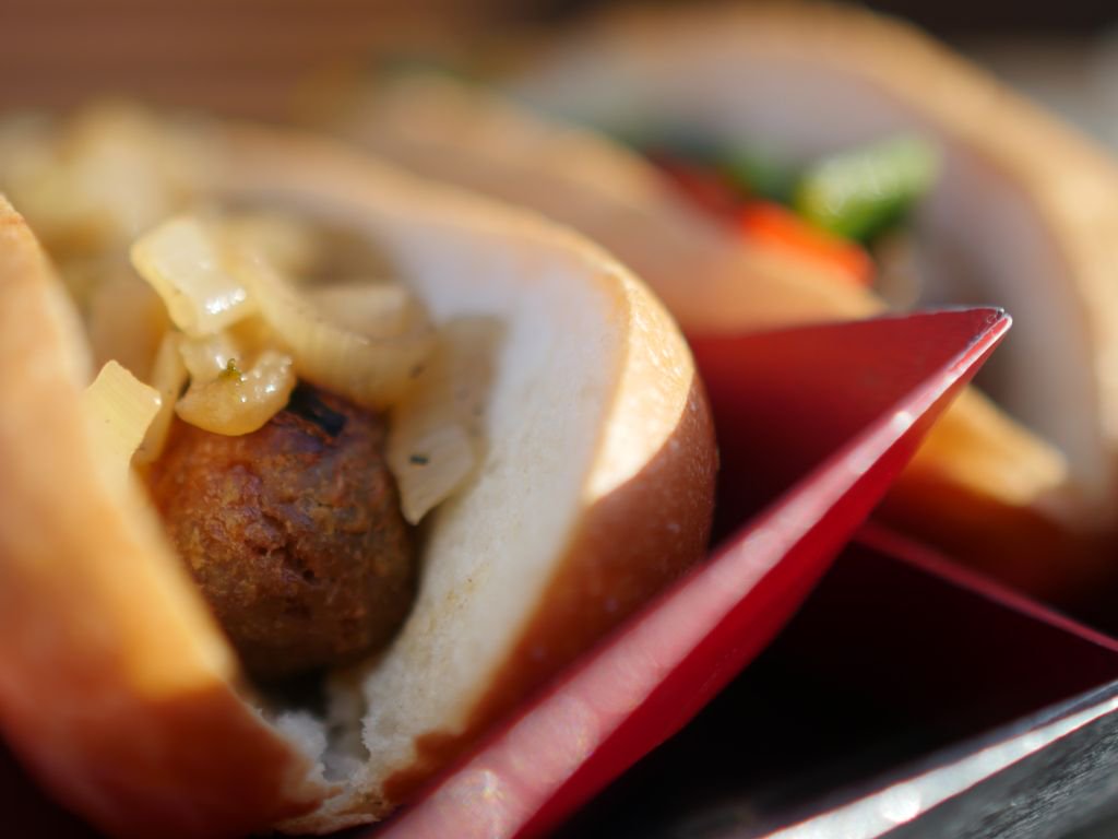 wurstkuche's tweet photo. Tag a friend who would love our 100% plant-based sausages from Beyond Meat
Come try a VEGAN sausage on a VEGAN bun! https://t.co/tbqsAz9ifp