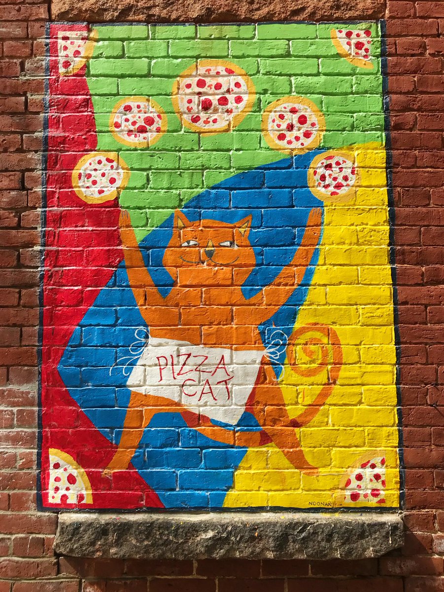 ElisabethWriter's tweet photo. According to a plaque hanging in the alley, #CatAlley got its name from the late C.T. Durgin, who once saw a fierce battle there between two felines. 🙀 Artists have painted themed murals on one side, featuring cute cats to pay homage to the alley’s nickname. 😻 #VanLife https://t.co/VmERFICLOn