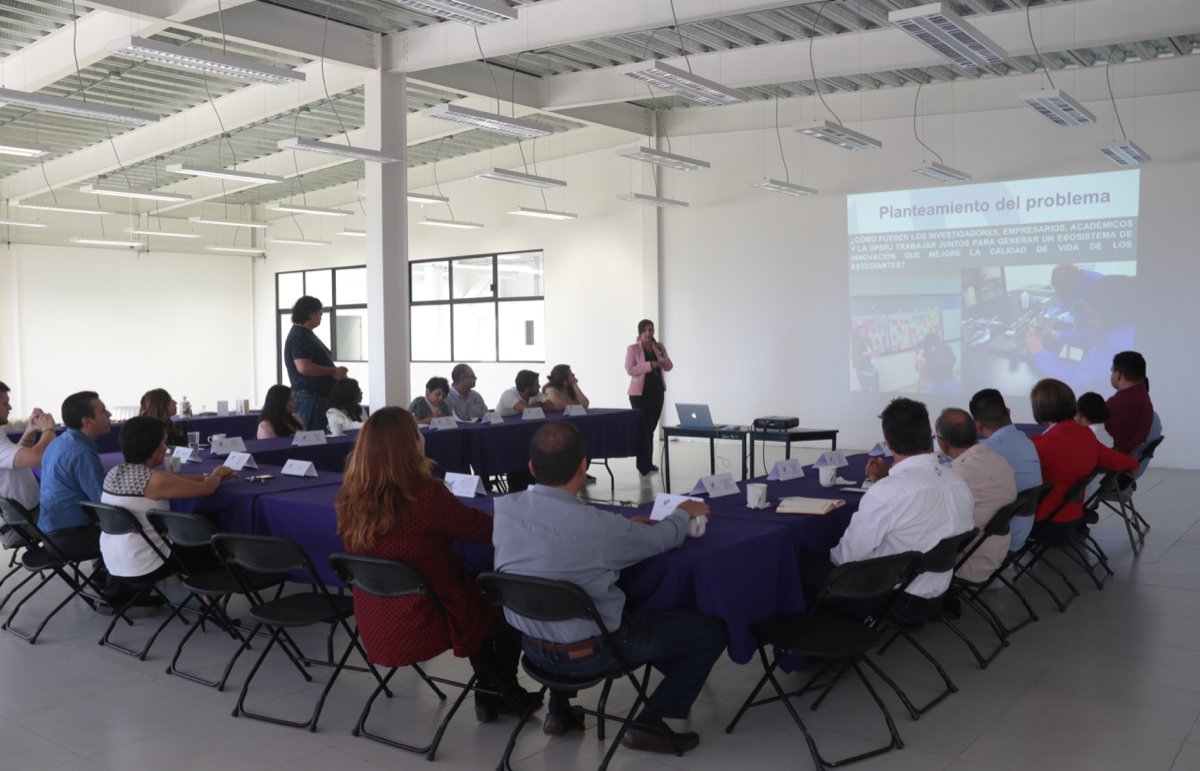 MercaderFlora's tweet photo. Segunda Reunión del Consejo de Innovación de la @UP_SRJ. Realizando un ejercicio de design thinking para fortalecer el ecosistema de innovación de la universidad. Enriquecedora experiencia! @sikandarali @carlossm68 https://t.co/RiGI7skIh2