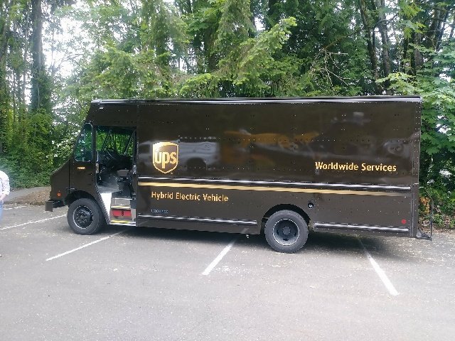 Truck Day at the Samuel and Althea Stroam Jewish Community Center for the kids.  Kids had great time sitting in the UPS Truck and honking the horn. <a href="/LWind353/">Windy</a> @paulevansups <a href="/NesSeman9/">Nes Seman</a> <a href="/jimhummel41/">Jim Hummel</a> @KHerdeck