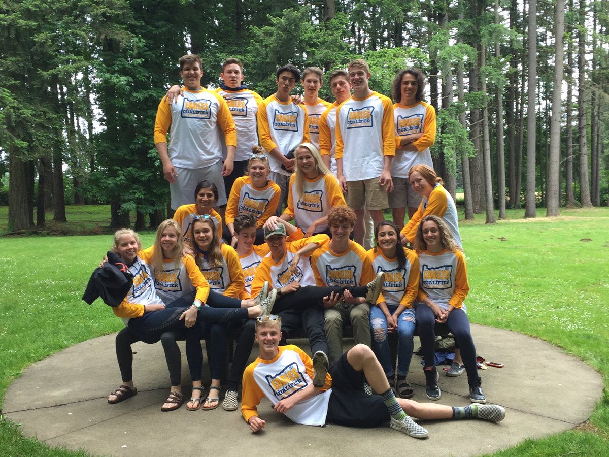 HRVtrack's tweet photo. Bound for Eugene! @HRVHS @HRVHSEagleArmy https://t.co/M8zy8eFnC9