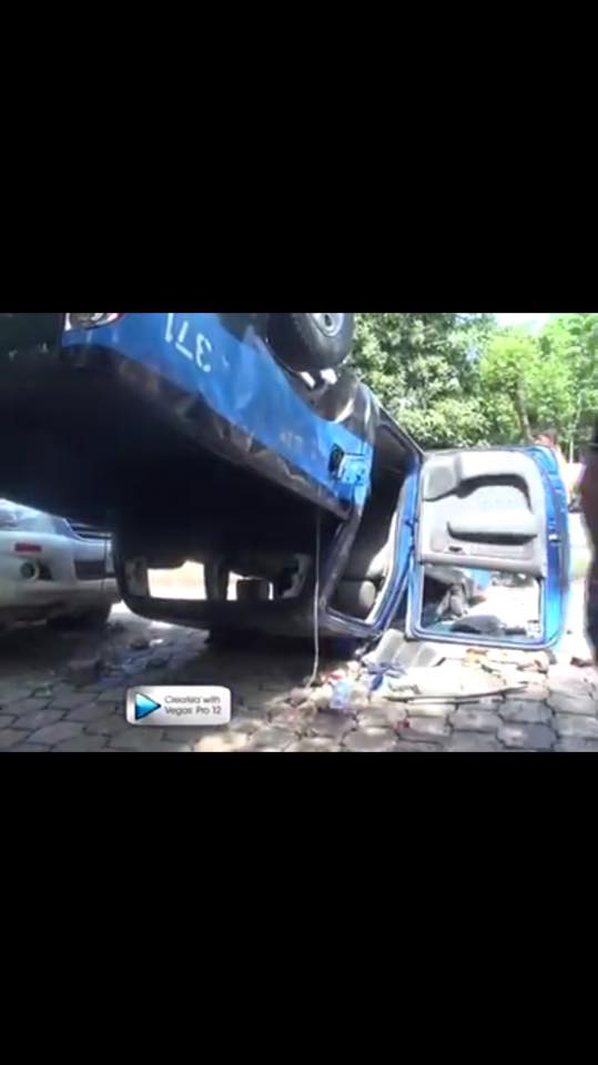 CDiriangen's tweet photo. El pueblo tiene el valor de enfrentarse a la Policia, capturarlos, sin decomisarles las armas, liberar a los policías arrestados por el pueblo y entregarlos sanos a sus oficiales mayores Honroso pueblo de #Nicaragua. ¡Viva #NicaraguaLibre #Comparte https://t.co/3CFQSJYOm7