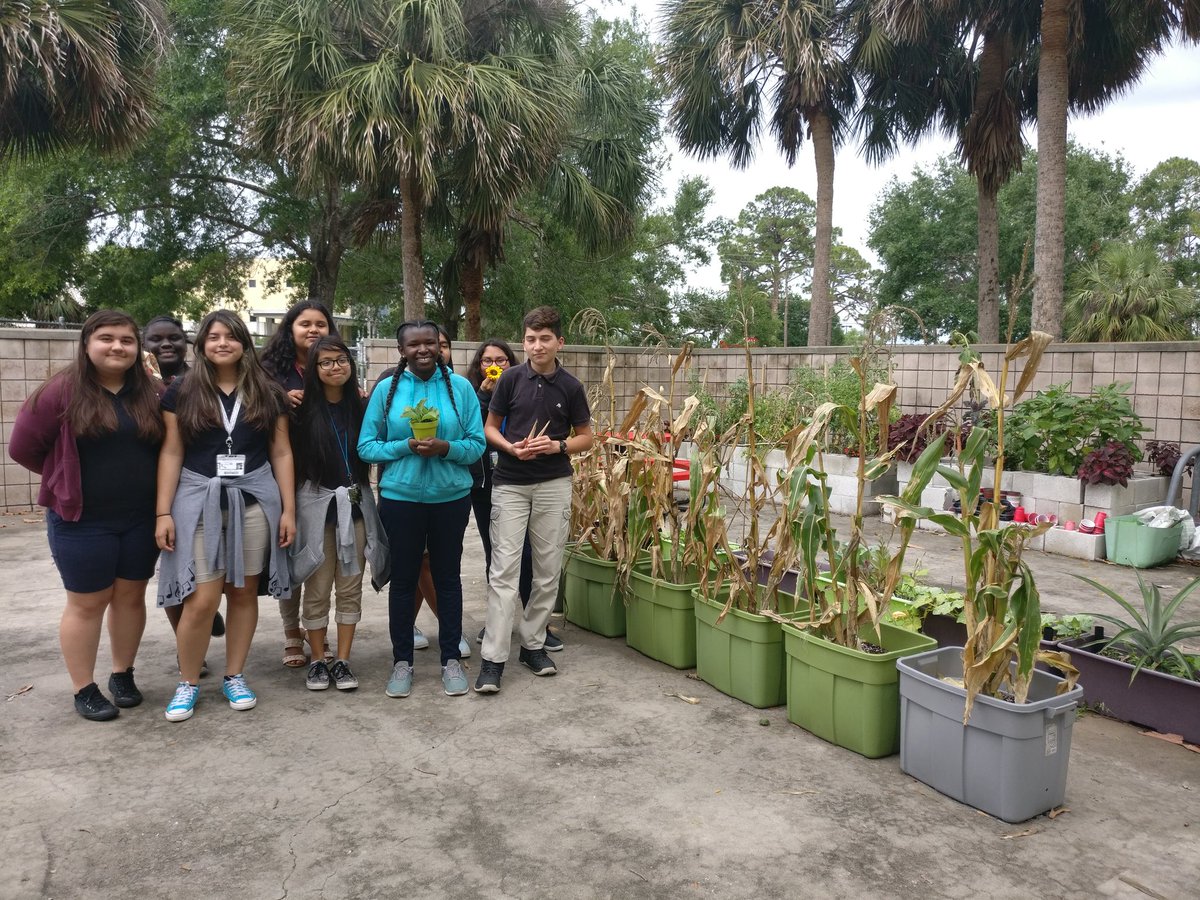 MsBaker_J's tweet photo. Group photo from the last @IMS_Indians Garden Club meeting of the school year! &amp; #tbt to one of our very first meetings in the Fall 💚💚💚 https://t.co/EnxOPcihwA