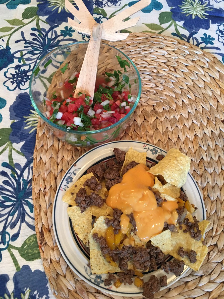 WildMoon_Salsa's tweet photo. Busted out the new #CheeseMachine this month...❤️Served up #CheeseNachos w #jalapenos & fresh #Picodegallo🌶Also popular were #Habanero & #SalsaRed🌶Awesome! #WildMoonSalsa #WildMoonSalsas #cheesemachine #nachos #serveitup https://t.co/DZkdfv4Hrg