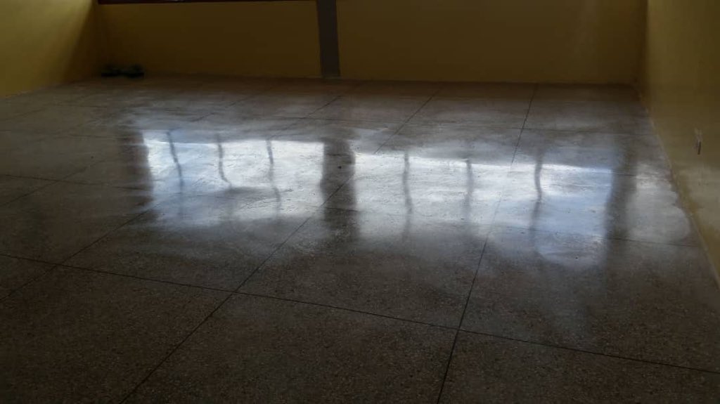 KAMOIRAN20's tweet photo. Afinando los últimos detalles liceo core 8 Hugo Chávez gracias a nuestro alcalde @OviedoPSUV  @AlcaldiaCaroni por hacer realizar este gran proyecto @JustoNogueraP  @amarcanopsuv @NicolasMaduro https://t.co/E8aW1C8Zic
