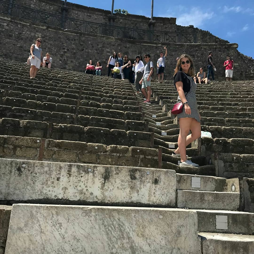 PadreDamianSSCC's tweet photo. Qui diu que les restes no tenen vida? Aquí a Pompeia n'hi ha molta de reflectida! 😏 #avantiroma18 #2nBTXPD #historiadelarte #latin #latinae #art https://t.co/rT5RuyM9tG