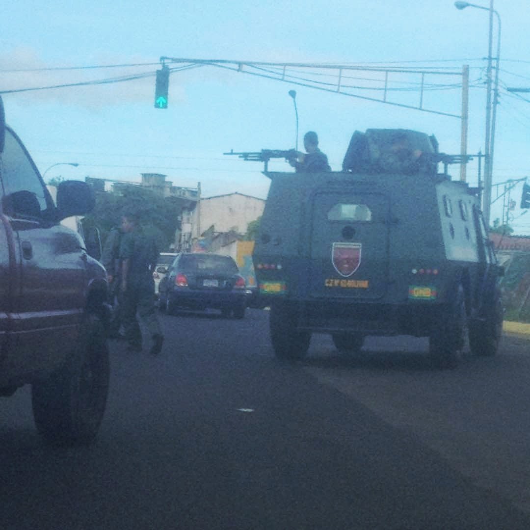 1raRepVenezuela's tweet photo. Retweeted VZLACAMINODELIBERTAD (@elpapiramon77):

URGENTE: EN DESARROLLO CIUDAD GUAYANA VENEZUELA, FUERTE PRESENCIA DE BLINDADOS MILITARES CON ´´FUSILES.50´´ EN LA AV EL ATLÁNTICO. ##17May2018 5:30pm. https://t.co/w9kp2U1N67