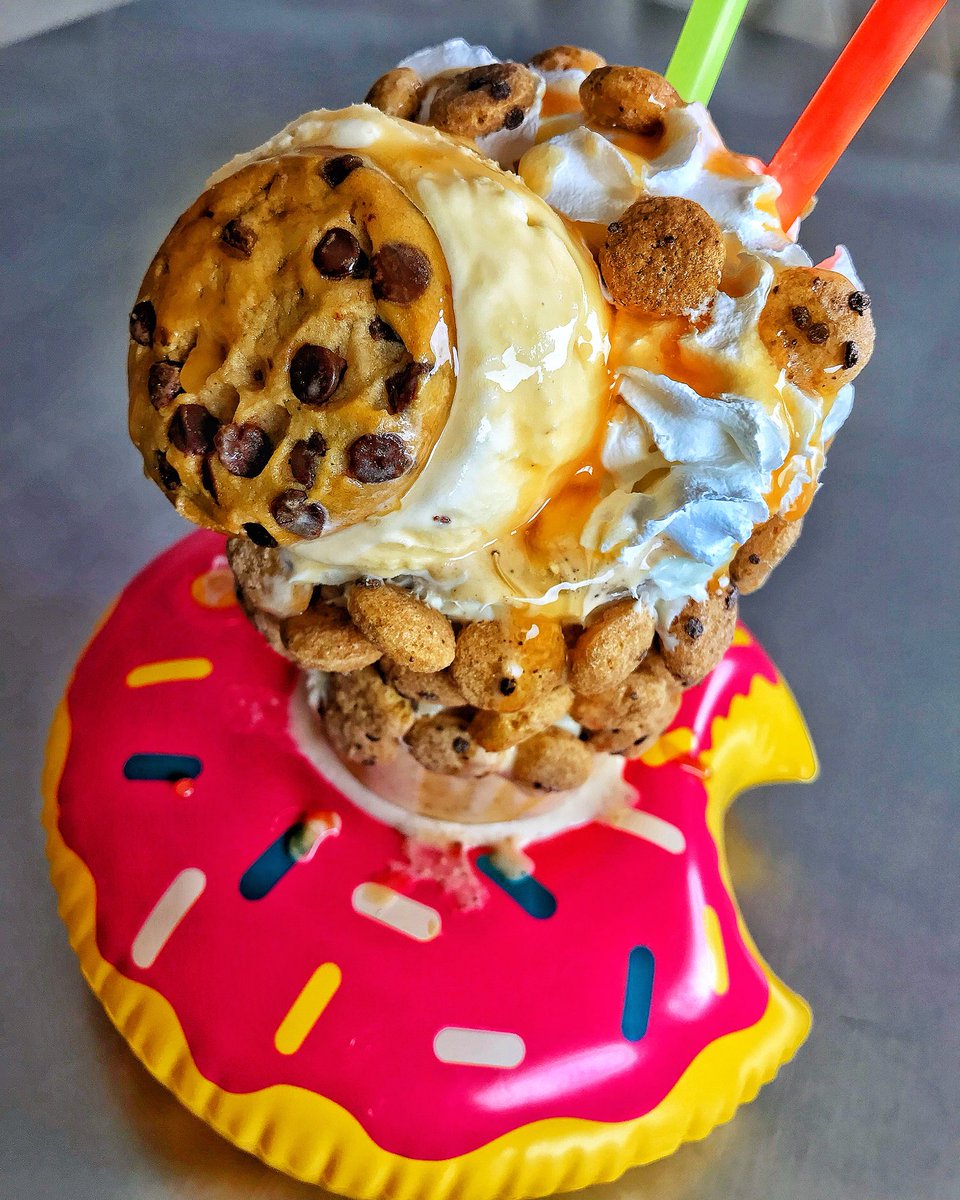 Snowopolis's tweet image. Yes it floats #shakefloats #snowopolis #cookiemonster