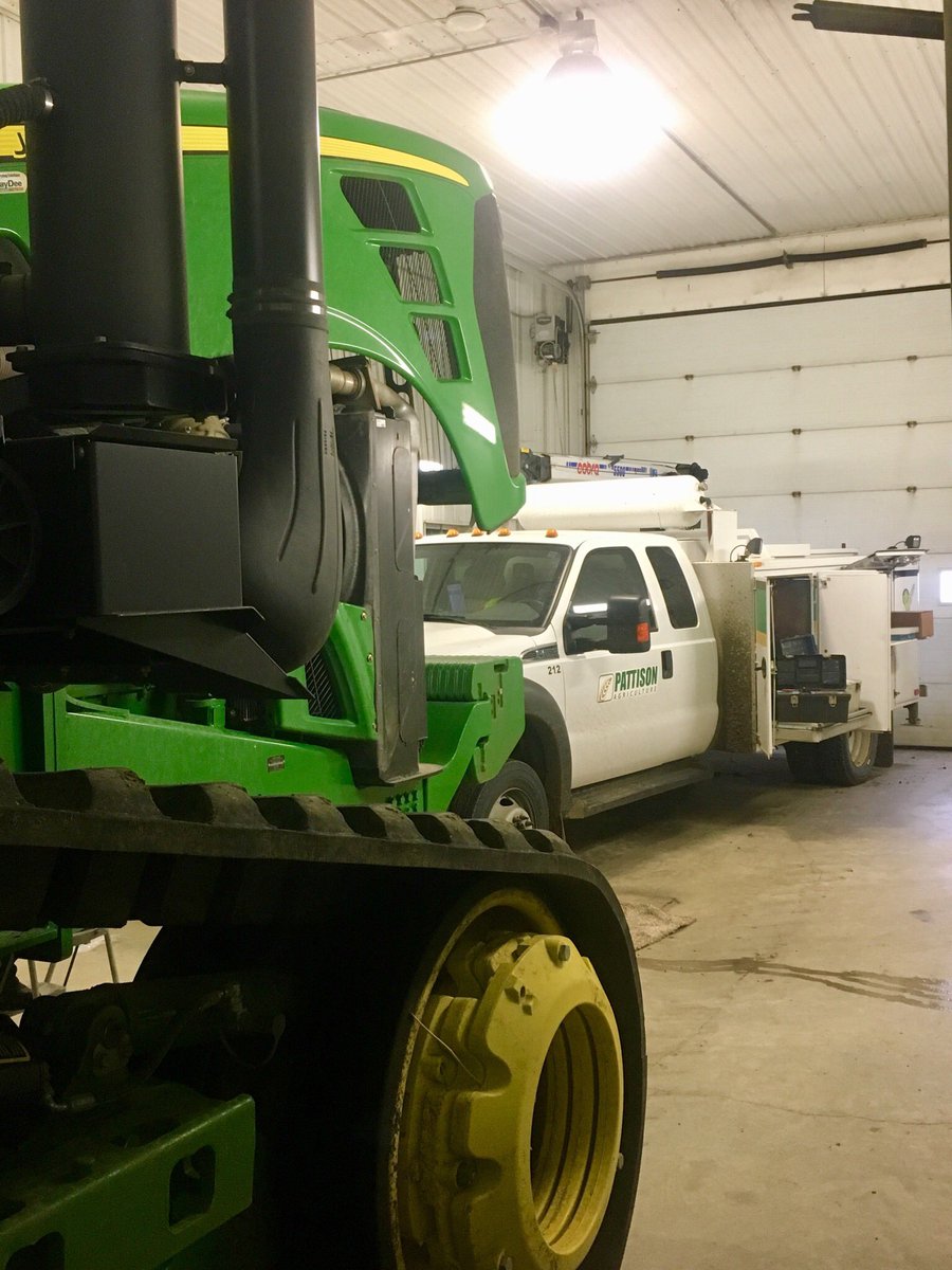 b_walde's tweet image. Thanks to Brad @PattisonAg for getting us back in the field today. #RosanaFarms #JohnDeere #plant18