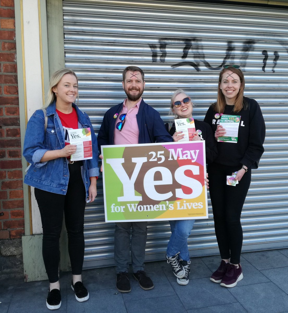 DublinRepeal8's tweet image. Our amazing repealers out leafleting the crowd heading into the #RollingStones gig! 
#togetherforyyes #repealthe8th