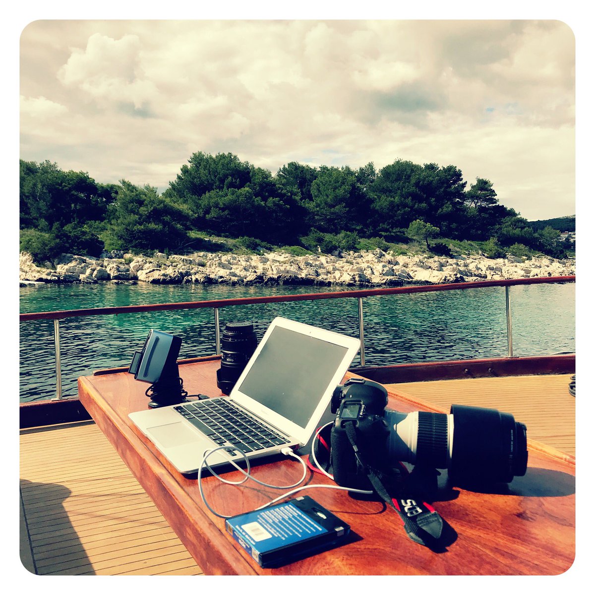 DanielaCesarei's tweet photo. My office for this week. #travel #photography #onaboatβ΅οΈ #Adriaticsea #mediterranean #thereareworstjobs #willworkanywhere https://t.co/DvilA4FVjA