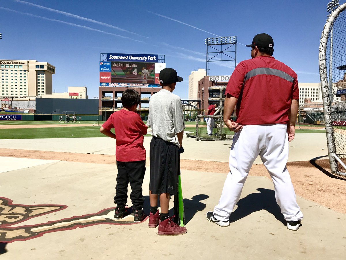 epchihuahuas's tweet photo. #MalakhiDay https://t.co/QlylKtjuXK