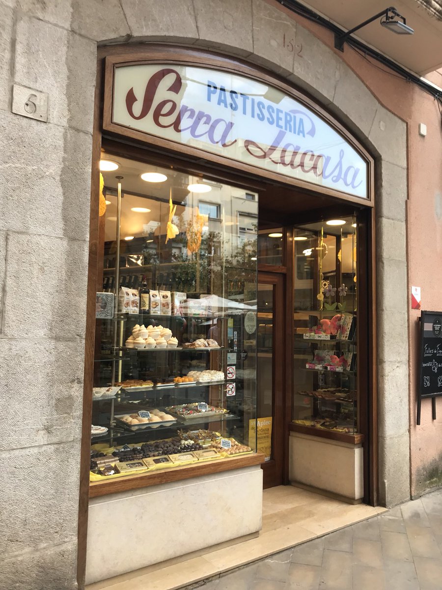 marccervera370's tweet photo. Pastisseria de la Plaça de l’Ajuntament de Figueres.

#museualcarrer #museualcarrerESC https://t.co/2rZxWaAib6