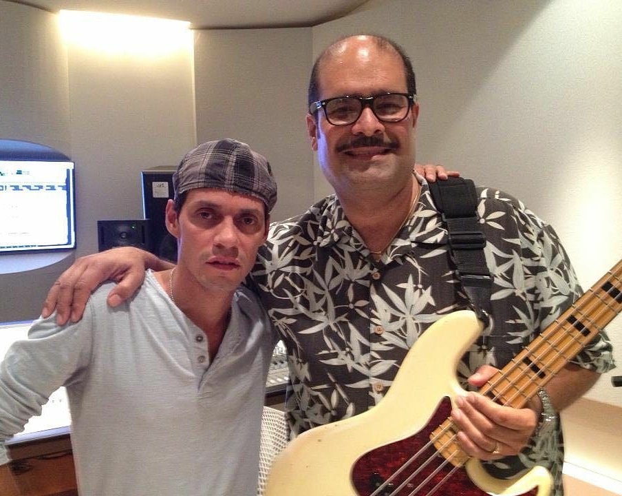 Marquitos_FC's tweet photo. Regrann from @rubrodbass  -  Congratulations to this guy on a new (and very lucrative) tour deal. Wonder if there plans for a new CD in the works?!?! 😁 This pic is from 5 yrs ago... #marcanthony #rubenrodriguezbass #barriobros #101ststreet #nycsalsa  - #regrann https://t.co/aIW4Tc1VbL