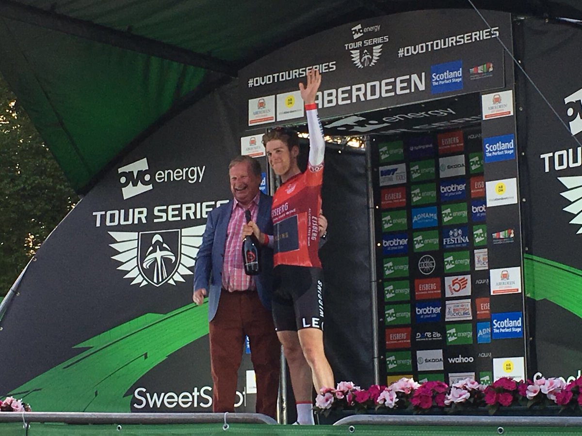 OfficialWIGGINS's tweet photo. It’s 3rd for @robwscott98 tonight @TourSeries and he is new leader in the points jersey 👊#WIGGINS https://t.co/ivXzUMAQdk