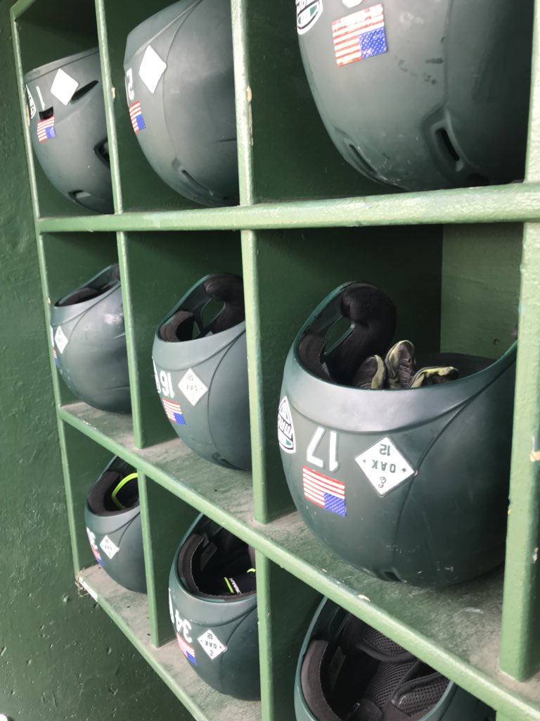 EMUbsbmanagers's tweet photo. Ready to go tonight against NIU, with a special thanks to @RawlingsSports for the hookup all season long! #EMUBats https://t.co/b5ambB6grS