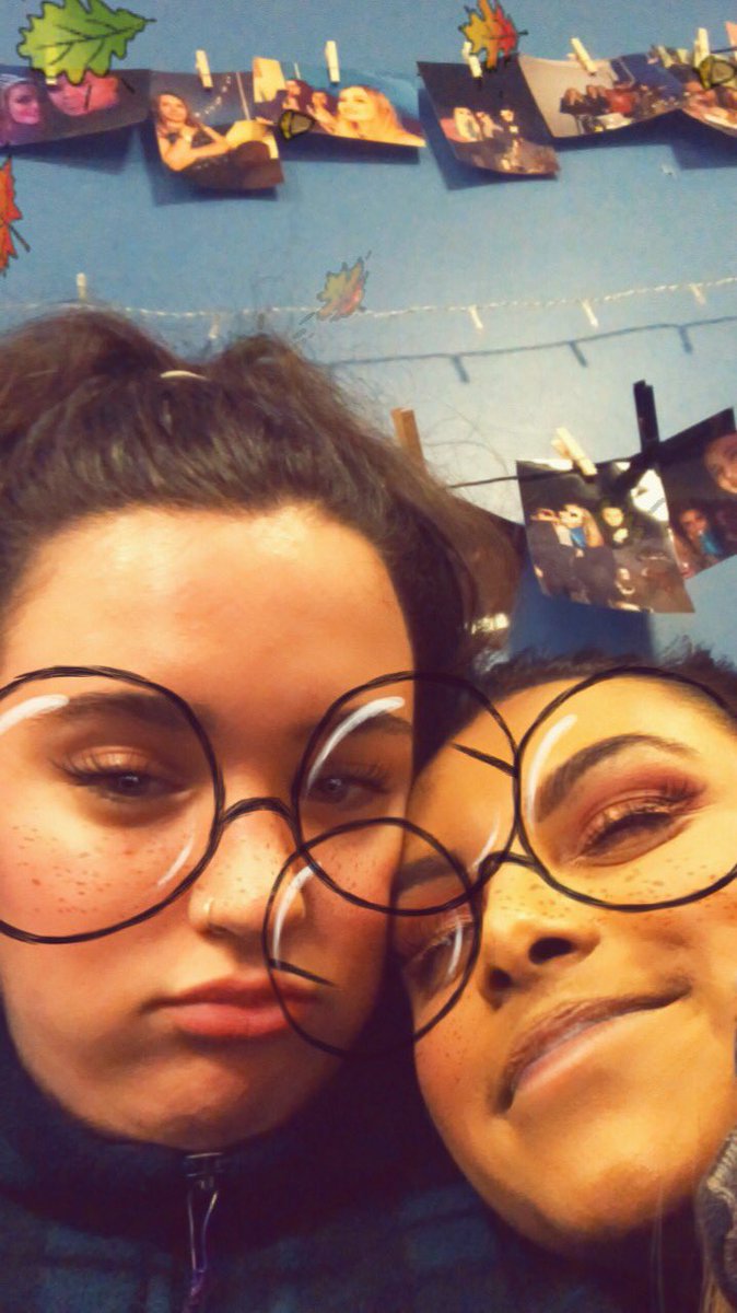 pickledgherkins's tweet photo. HAPPY BDAY YA CUTIE💃🏻💃🏻💃🏻 hope ur days been fab, miss u lots!❤️ @vaneekapatel https://t.co/Wxgp8tN7xs