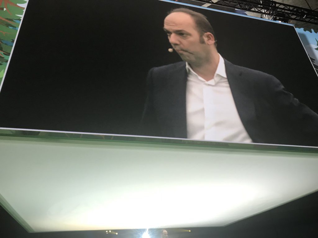 mildredlaya's tweet image. Gracias @Fede_dejuan por hacer de #SalesforceMAD un evento original y divertido. Our awesome master of ceremony...🌟