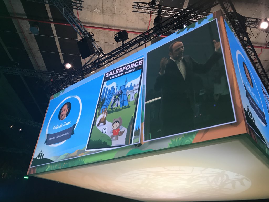 mildredlaya's tweet image. Gracias @Fede_dejuan por hacer de #SalesforceMAD un evento original y divertido. Our awesome master of ceremony...🌟