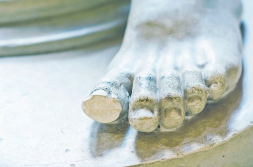 InsureCert's tweet photo. An insurance agent goes to @metmuseum and he accidentally hits a statue. Museum: "That is a 500-year old statue you have broken!" Insurance agent: Thank God I thought it was a new one!" #insurance #insurtech @Allstate @NewYorkLife @InsureCert #insurecert #disruption https://t.co/zeYsejaVld