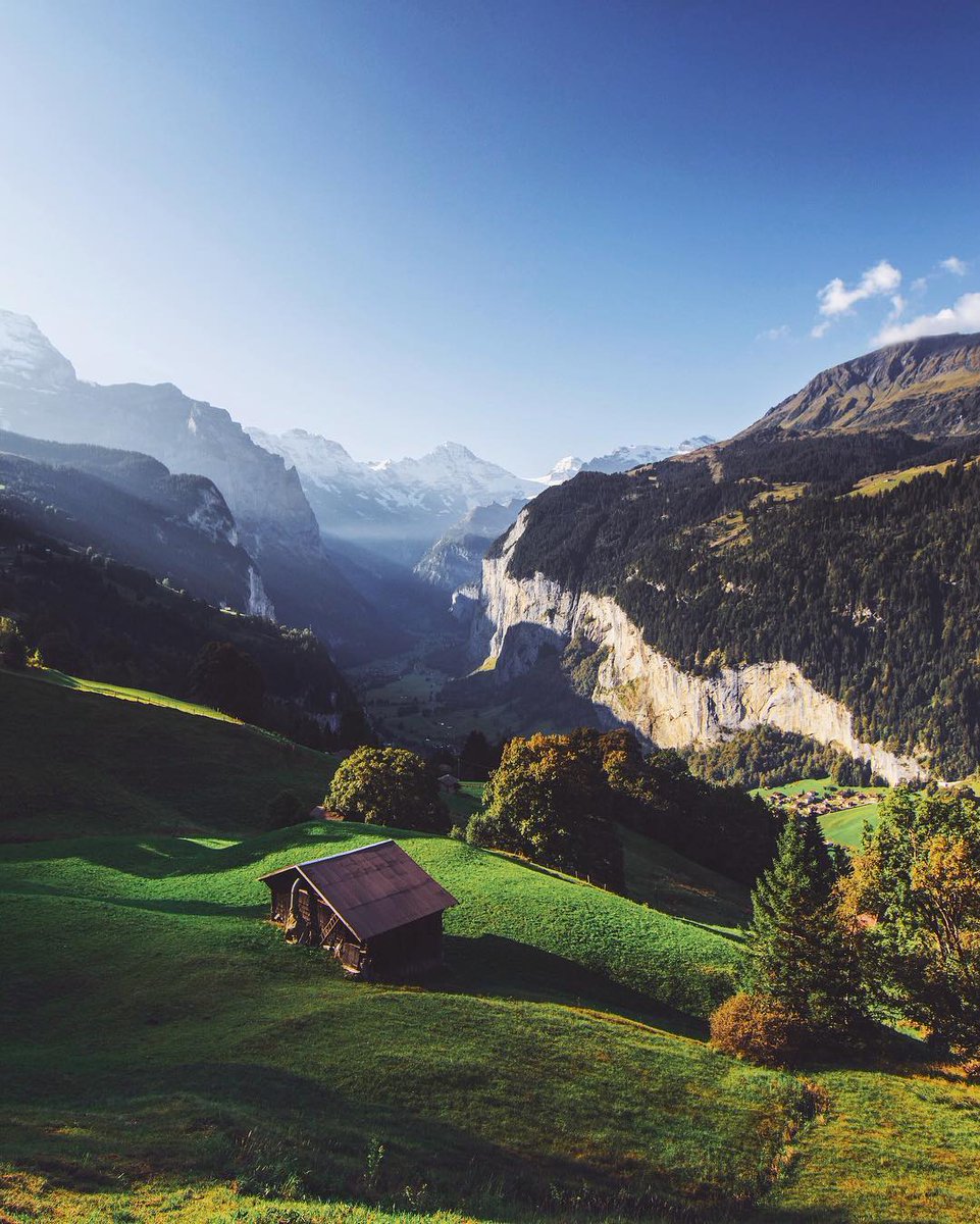 ... now you have to pick your jaw up off the ground 😱😂🌎
.
.
.
🌎: Lauterbrunnen, Switzerland
📷: @janppeter
#NatureNestd #Nature #Earth #Wilderness #Hike #Outdoors #Landscape #Switzerland #Travel