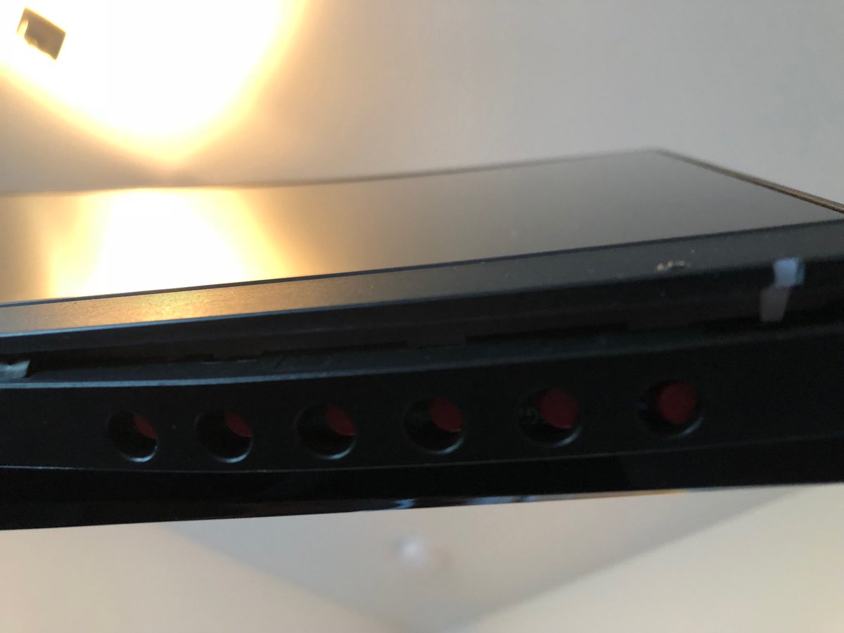 tmpname's tweet photo. @AcerAmerica This is how return a "repaired" monitor? https://t.co/m6JQcYruRf