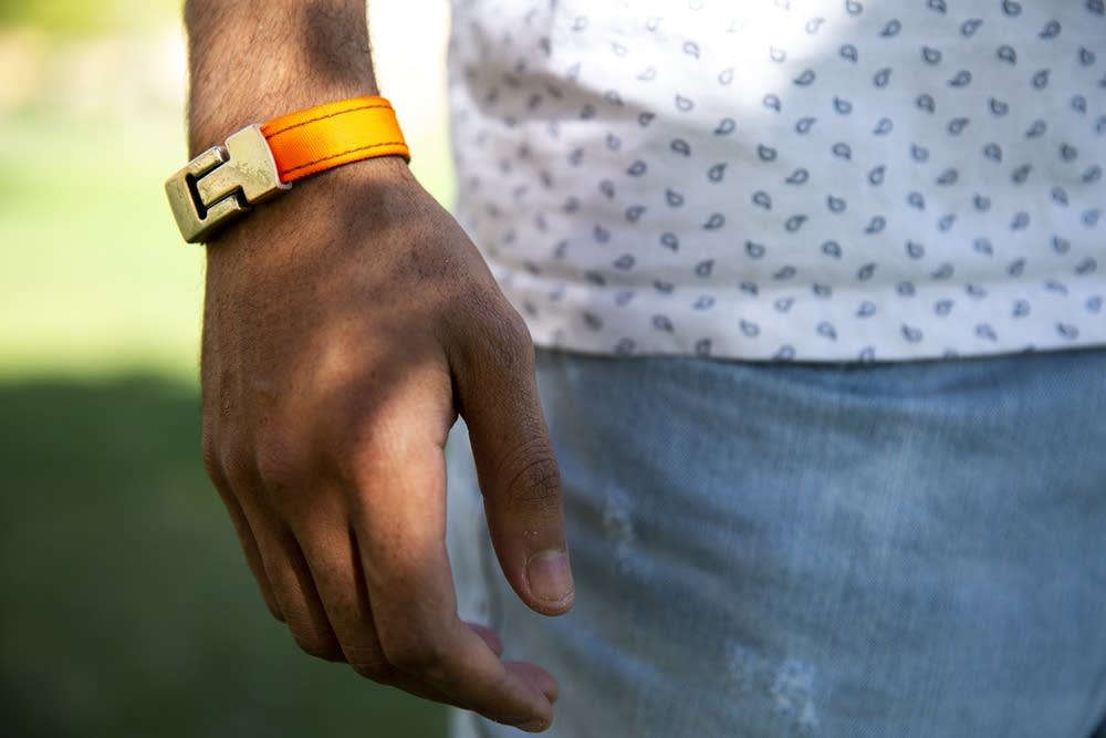 MPRnews's tweet photo. "We wanted to create these life jackets into hope." Scraps of refugee life jackets surface as fashion accessory in Minnesota. https://t.co/0ph5erz0eO https://t.co/XODW6qvCUN