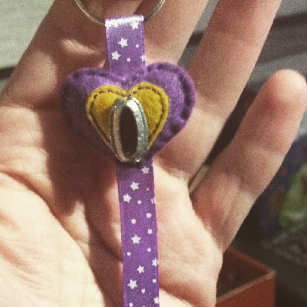 justmadeonce's tweet photo. En weer een klaar #justmadeonce #bylin #hartje #vilt #hobby #tekoop #sleutelhanger https://t.co/OGpUysQmdH