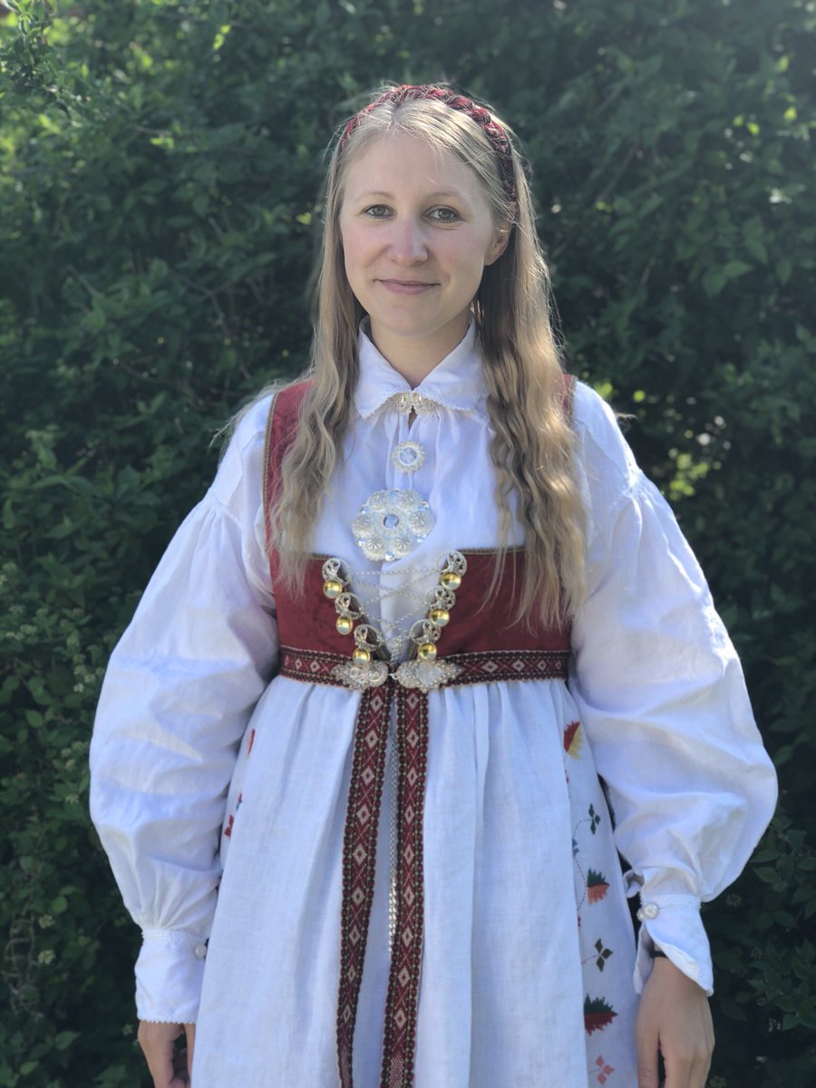 Solveig91_'s tweet photo. Had a great May 17th! Happy birthday, Norway😄🎉🇳🇴 #nationalday #bunad #traditionaldress https://t.co/IRIUuZn6K0