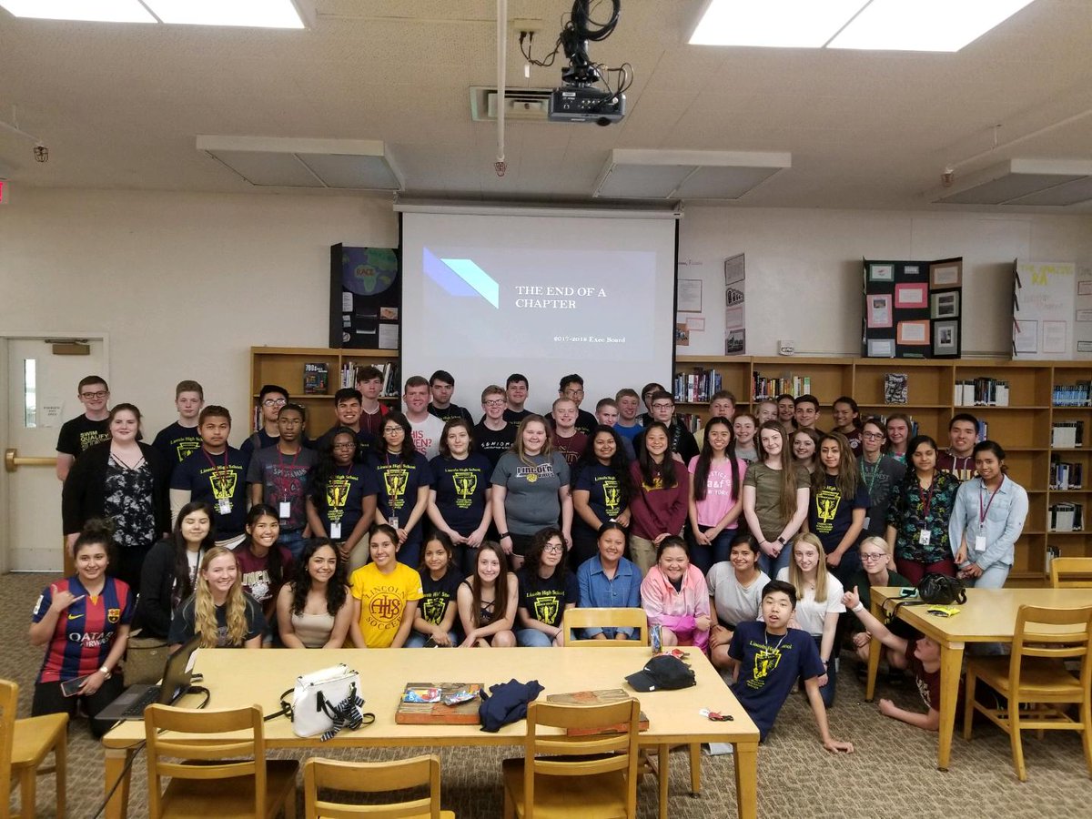 LincolnNHS19's tweet photo. The 2017-2018 Chapter of Lincoln's National Honor Society https://t.co/e1wcvwc7Xm
