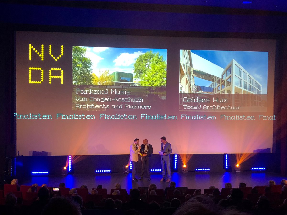 rlnwestra's tweet photo. Twee geweldige gebouwen als finalisten van de Arnhemse architectuurprijs de Heuvelinkprijs 2018: de Parkzaal Musis en het Gelders Huis. De concertzaal kreeg de prijs uit handen van bm @ahmedmarcouch . Goed voor Arnhem, goed voor het @GeldersOrkest. #NachtvandeArchitectuur #psgld https://t.co/ERr4Tvry6w